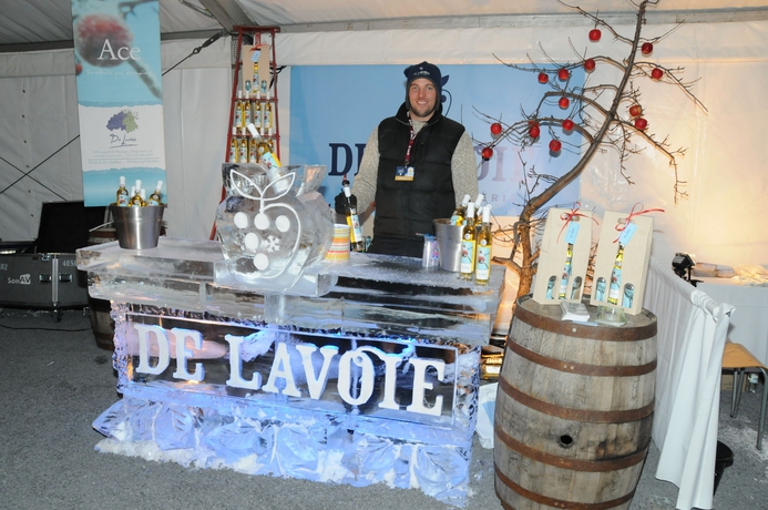 Imagen del bar/restaurante del Hotel Comfort Inn Brossard. Foto 3