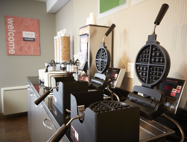 Imagen del bar/restaurante del Hotel Comfort Inn Brossard. Foto 6