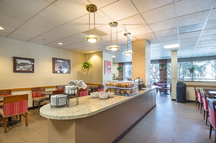 Imagen del bar/restaurante del Hotel Comfort Inn By The Bay. Foto 5