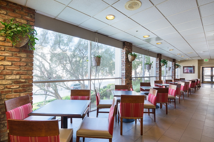 Imagen del bar/restaurante del Hotel Comfort Inn By The Bay. Foto 7