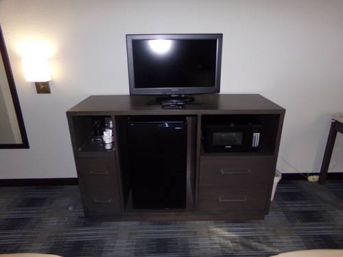 Imagen de la habitación del Hotel Comfort Inn Cleveland Airport. Foto 2