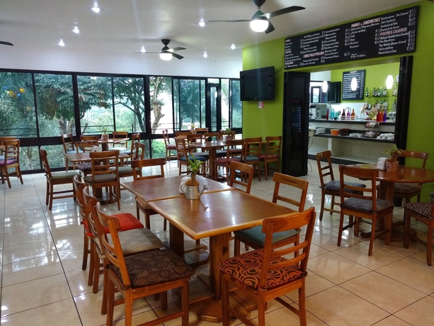 Imagen del bar/restaurante del Hotel Comfort Inn Cordoba. Foto 4