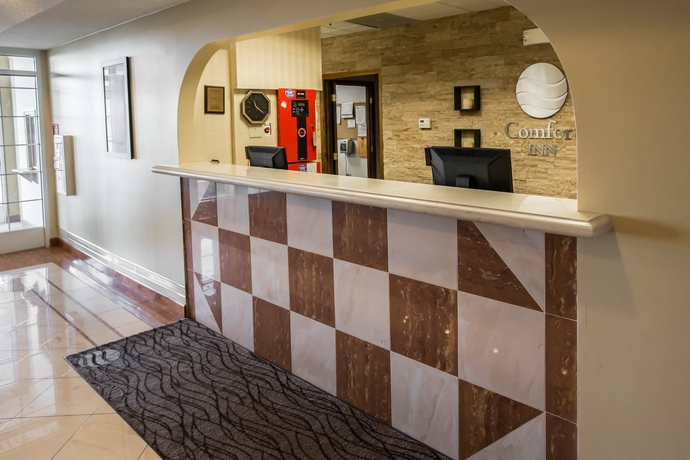 Imagen de los interiores del Hotel Comfort Inn Crystal Lake - Algonquin. Foto 12