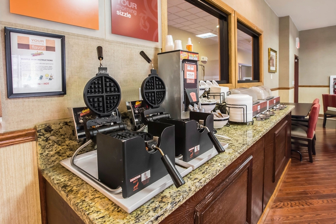 Imagen del bar/restaurante del Hotel Comfort Inn Crystal Lake - Algonquin. Foto 4