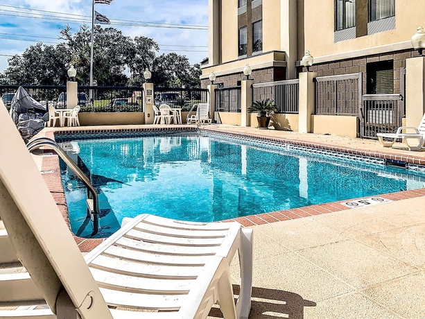Imagen de la piscina del Hotel Comfort Inn Darien - North Brunswick. Foto 18