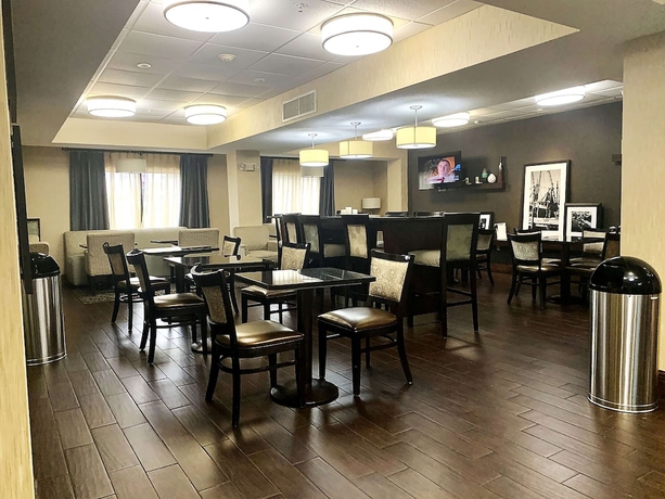 Imagen del bar/restaurante del Hotel Comfort Inn Darien - North Brunswick. Foto 2