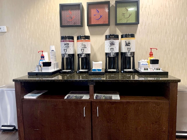 Imagen del bar/restaurante del Hotel Comfort Inn Darien - North Brunswick. Foto 3