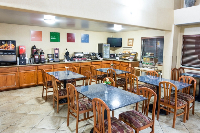 Imagen del bar/restaurante del Hotel Comfort Inn Denver Southeast Area. Foto 3