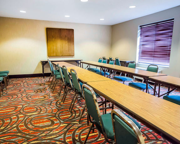 Imagen de los interiores del Hotel Comfort Inn East, Evansville. Foto 12