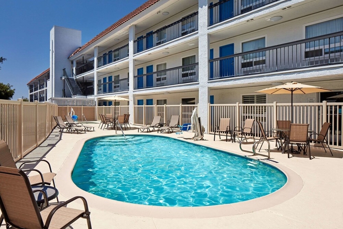 Imagen de la piscina del Hotel Comfort Inn Encinitas Near Legoland. Foto 19