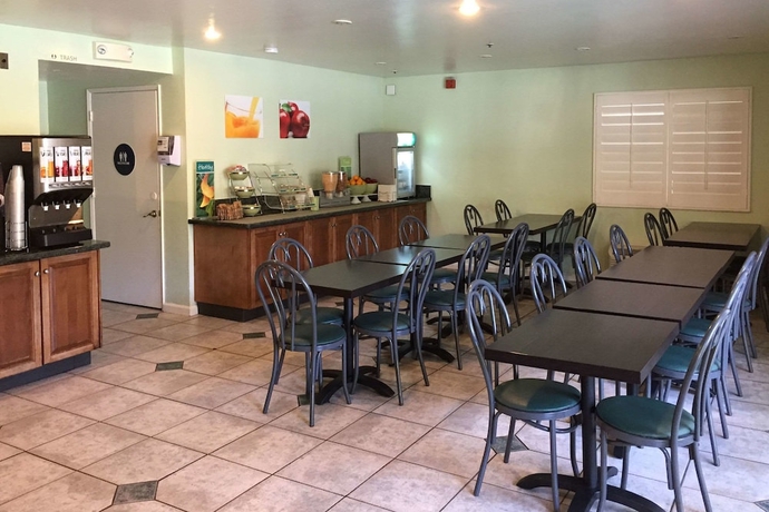 Imagen del bar/restaurante del Hotel Comfort Inn Encinitas Near Legoland. Foto 2