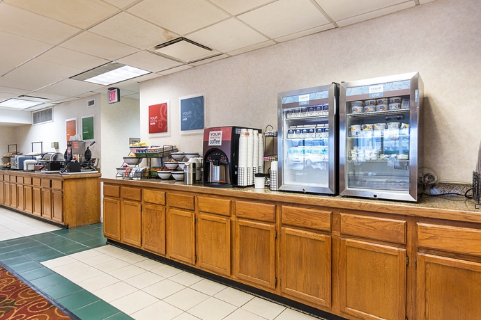 Imagen del bar/restaurante del Hotel Comfort Inn Falls Church - Tysons Corner. Foto 2