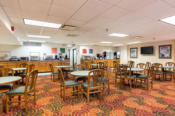 Imagen del bar/restaurante del Hotel Comfort Inn Falls Church - Tysons Corner. Foto 3