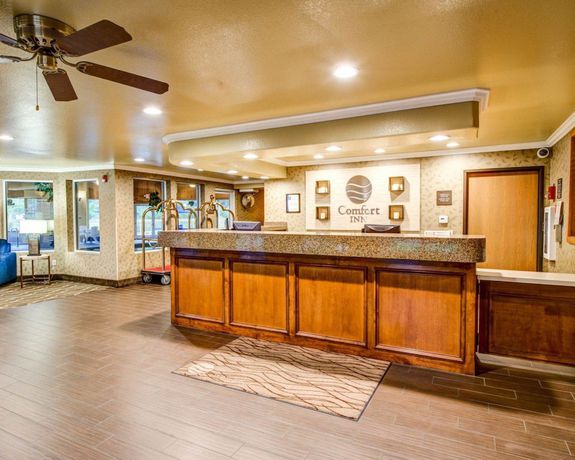 Imagen de los interiores del Hotel Comfort Inn Fontana. Foto 15