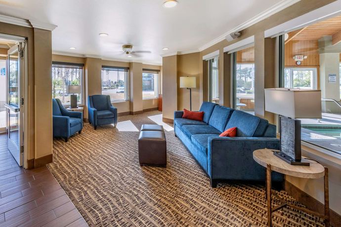 Imagen de los interiores del Hotel Comfort Inn Fontana. Foto 17