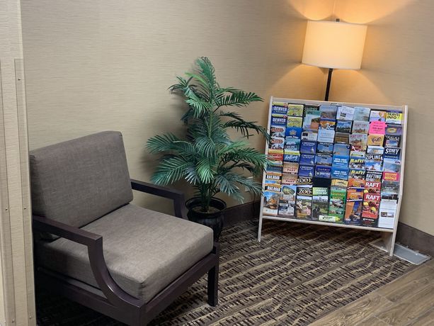 Imagen de los interiores del Hotel Comfort Inn Fort Morgan. Foto 16