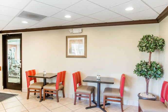Imagen de los exteriores del Hotel Comfort Inn Franklin Highway 96. Foto 11