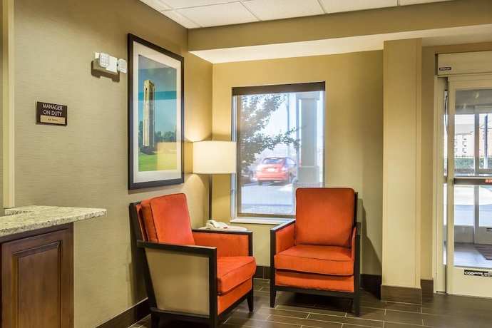 Imagen de los interiores del Hotel Comfort Inn Frederick. Foto 13