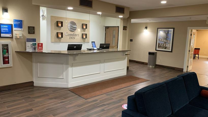 Imagen de los interiores del Hotel Comfort Inn Garden City. Foto 12