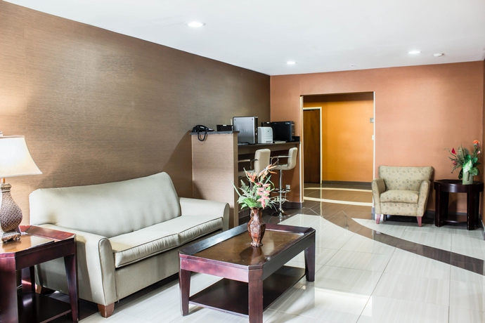 Imagen de los interiores del Hotel Comfort Inn Garner Clayton I-40. Foto 13