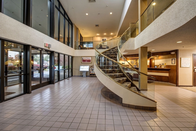 Imagen de los interiores del Hotel Comfort Inn Hall Of Fame. Foto 14
