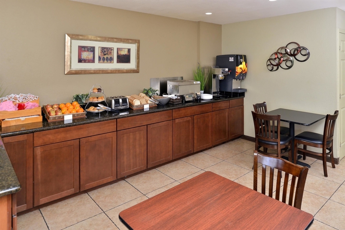 Imagen del bar/restaurante del Hotel Comfort Inn, Hayward. Foto 5