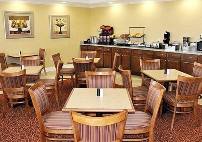 Imagen del bar/restaurante del Hotel Comfort Inn Hebron-lowell Area. Foto 2