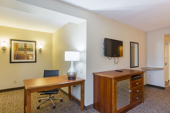Imagen de la habitación del Hotel Comfort Inn Herndon Reston. Foto 13