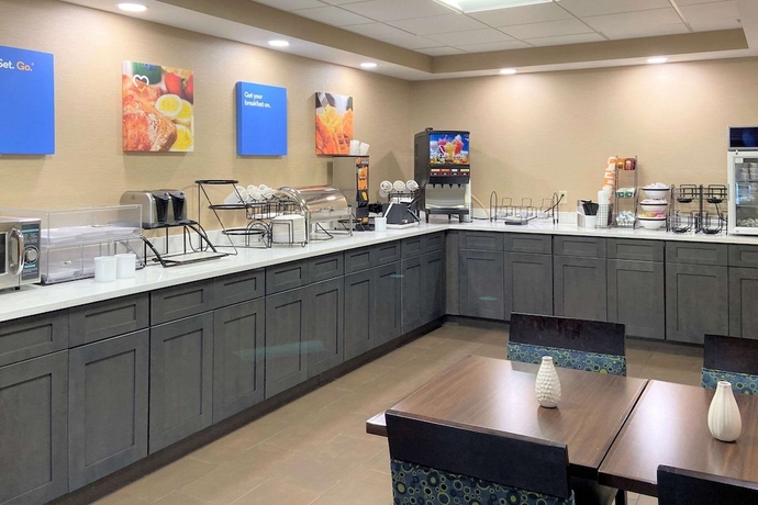 Imagen del bar/restaurante del Hotel Comfort Inn Herndon Reston. Foto 9