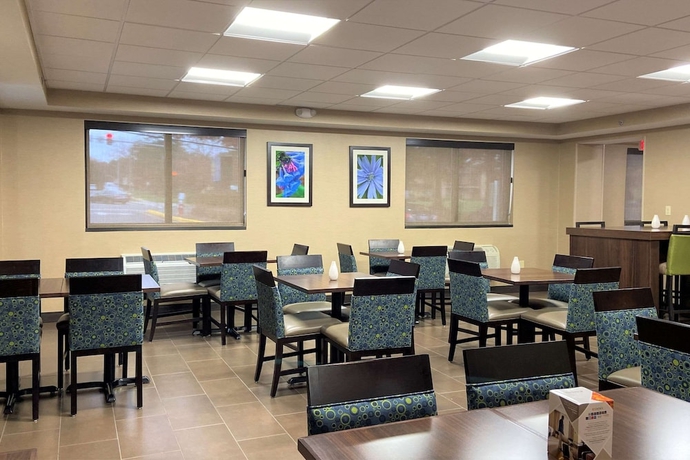 Imagen del bar/restaurante del Hotel Comfort Inn Herndon Reston. Foto 11