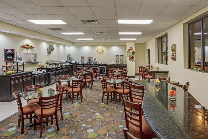 Imagen del bar/restaurante del Hotel Comfort Inn, Hickory. Foto 8