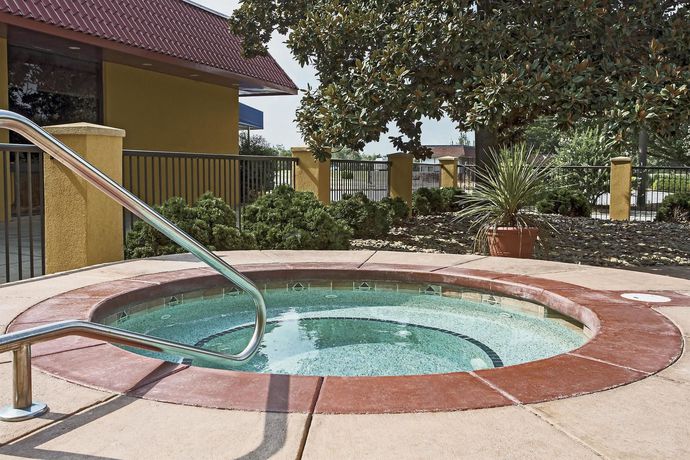 Imagen de los exteriores del Hotel Comfort Inn, Hickory. Foto 13