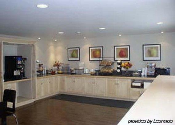 Imagen general del Hotel Comfort Inn Highway 401. Foto 15