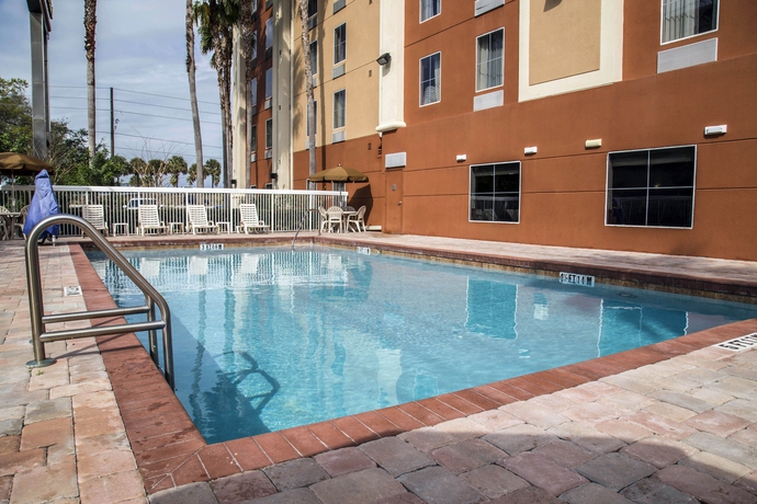 Imagen de la piscina del Hotel Comfort Inn International Dr.. Foto 15