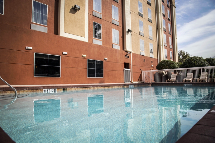 Imagen de la piscina del Hotel Comfort Inn International Dr.. Foto 16