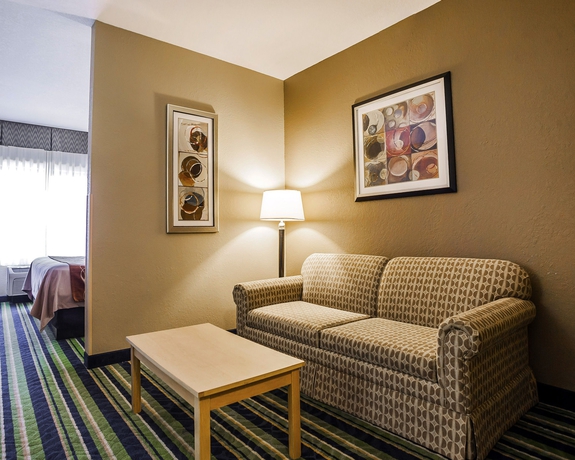 Imagen de los interiores del Hotel Comfort Inn Kansas City International Airport. Foto 8