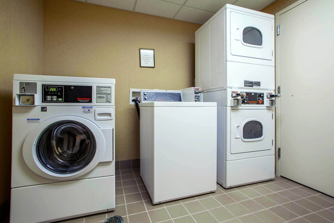 Imagen de los interiores del Hotel Comfort Inn Kansas City International Airport. Foto 11