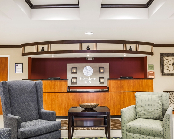 Imagen de los interiores del Hotel Comfort Inn Kansas City International Airport. Foto 12