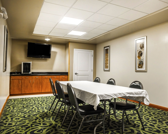 Imagen de los interiores del Hotel Comfort Inn Kansas City International Airport. Foto 13