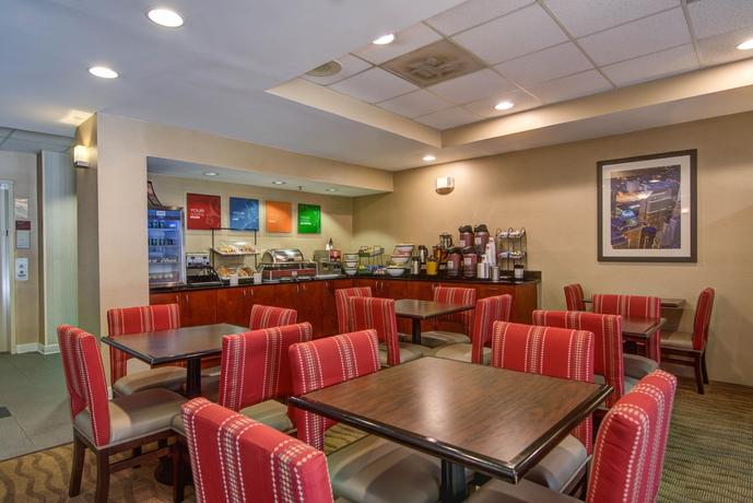 Imagen del bar/restaurante del Hotel Comfort Inn Kennesaw. Foto 4