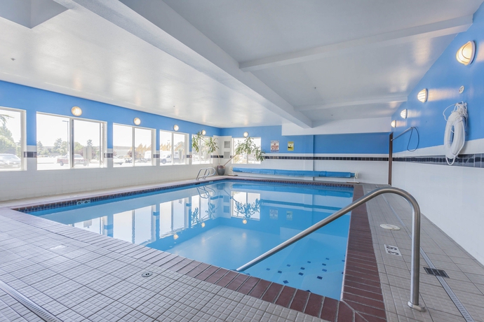 Imagen de la piscina del Hotel Comfort Inn Kent - Seattle. Foto 15
