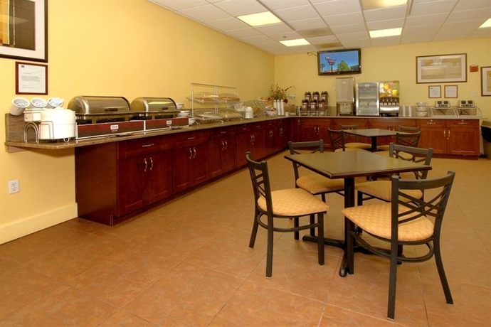 Imagen del bar/restaurante del Hotel Comfort Inn Kissimmee By The Parks. Foto 3