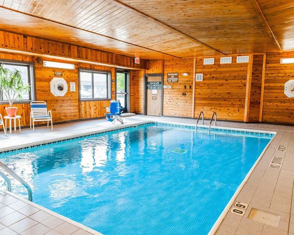Imagen de la piscina del Hotel Comfort Inn Kokomo Speedway. Foto 12