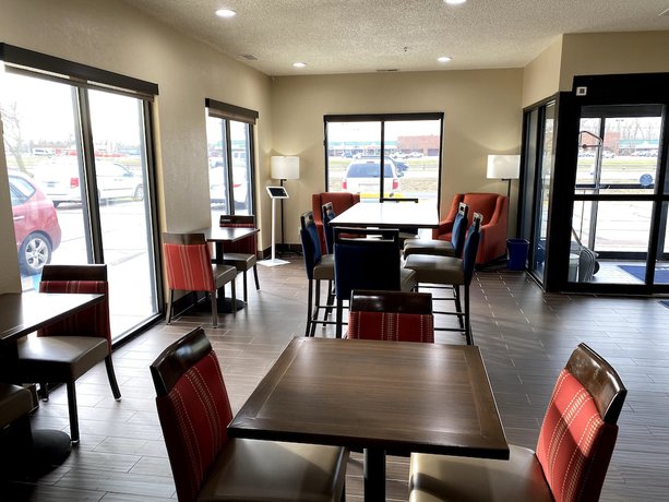 Imagen del bar/restaurante del Hotel Comfort Inn Kokomo Speedway. Foto 4
