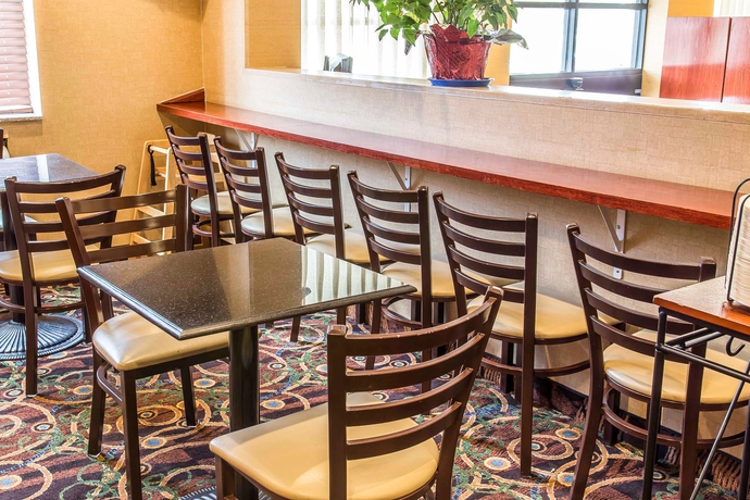 Imagen del bar/restaurante del Hotel Comfort Inn Laguardia Airport - 83rd St. Foto 5