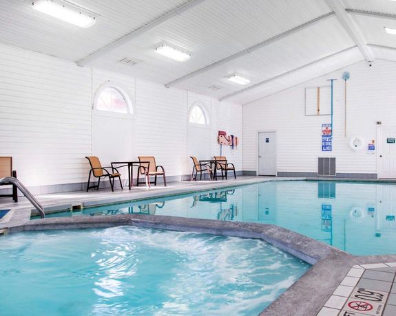 Imagen de la piscina del Hotel Comfort Inn Lakeside. Foto 20