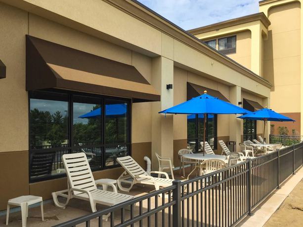 Imagen de los exteriores del Hotel Comfort Inn Latham - Albany North. Foto 10