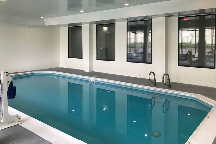 Imagen de la piscina del Hotel Comfort Inn Marietta-Atlanta near Ballpark-Galleria. Foto 16