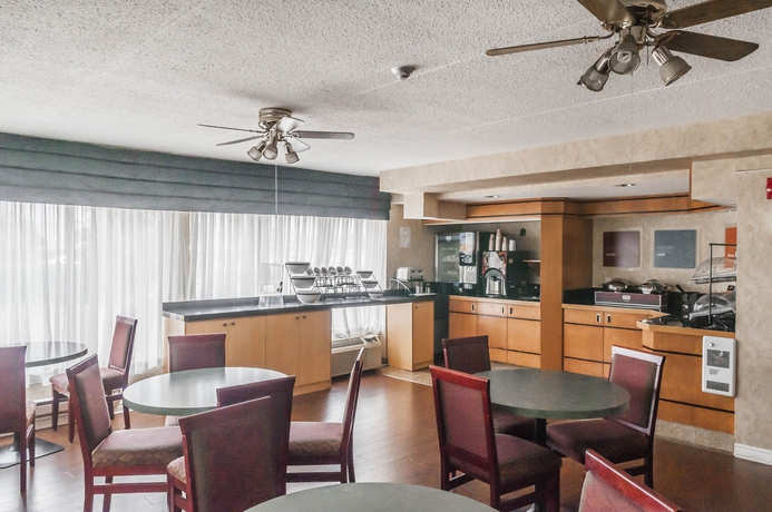 Imagen del bar/restaurante del Hotel Comfort Inn Meadowvale. Foto 3