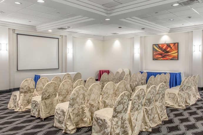 Imagen de los interiores del Hotel Comfort Inn, Medford. Foto 16